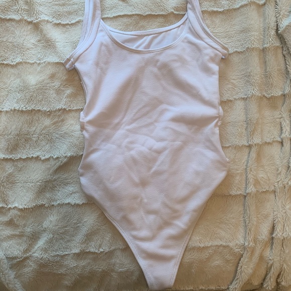 ✨3/$25✨White One Piece W/ Gold Rings*NWOT* - Picture 2 of 6